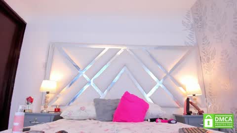 Laura online show from December 5, 12:44 pm