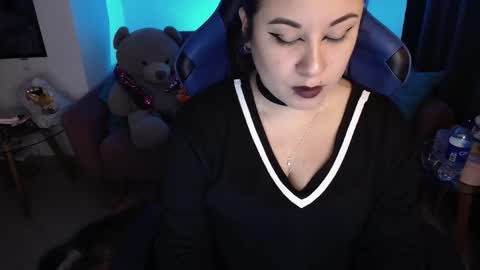 laura online show from November 15, 1:25 am