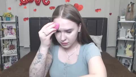LauraHlot online show from May 9, 5:40 pm