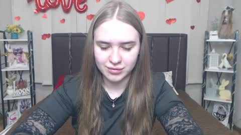 LauraHlot online show from May 16, 5:45 pm