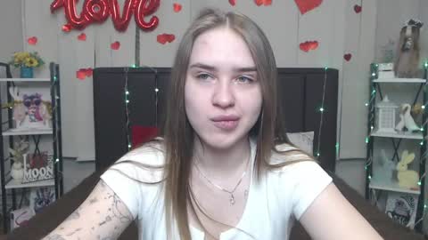 LauraHlot online show from May 19, 6:20 am