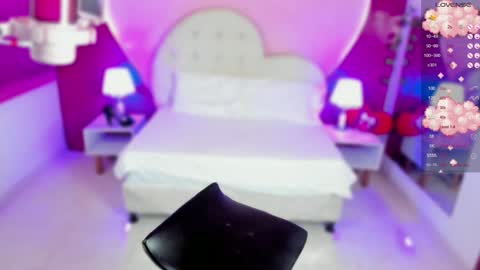 Laura MartinGMT-5 2200-0600 online show from December 12, 3:32 am