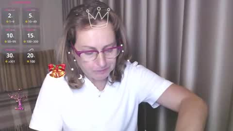 Snapshot of lauraoven1 chatting on December 2, 1:35 pm Lauraoven1 online show from December 2, 1:35 pm