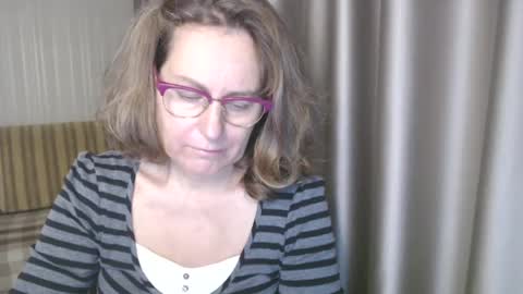 Snapshot of lauraoven1 chatting on December 12, 1:06 pm Lauraoven1 online show from December 12, 1:06 pm