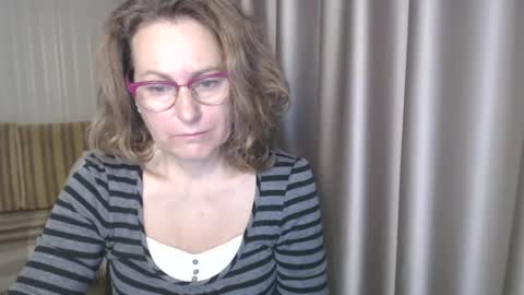 Snapshot of lauraoven1 chatting on December 13, 7:25 am Lauraoven1 online show from December 13, 7:25 am