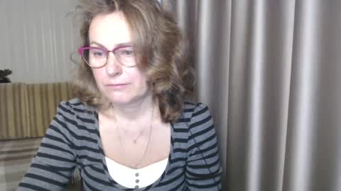 Snapshot of lauraoven1 chatting on December 17, 7:29 am Lauraoven1 online show from December 17, 7:29 am