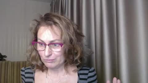 Snapshot of lauraoven1 chatting on December 17, 6:42 pm Lauraoven1 online show from December 17, 6:42 pm
