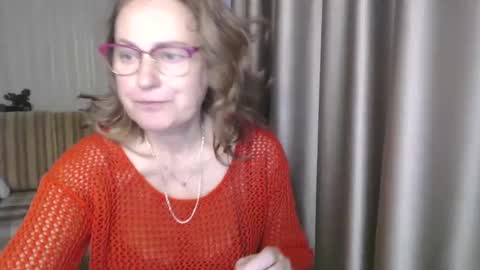 Snapshot of lauraoven1 chatting on December 19, 6:56 am Lauraoven1 online show from December 19, 6:56 am