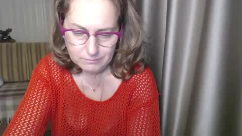 Snapshot of lauraoven1 chatting on December 19, 3:30 pm Lauraoven1 online show from December 19, 3:30 pm