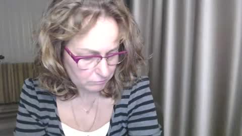 Snapshot of lauraoven1 chatting on December 22, 3:33 pm Lauraoven1 online show from December 22, 3:33 pm