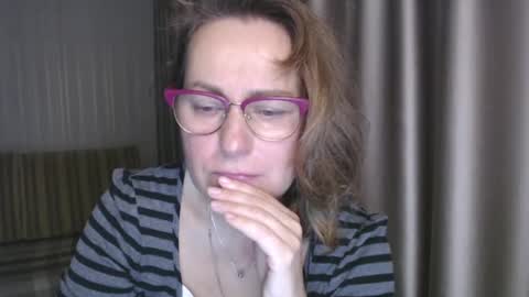 Snapshot of lauraoven1 chatting on December 23, 8:11 am Lauraoven1 online show from December 23, 8:11 am