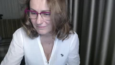 Snapshot of lauraoven1 chatting on December 28, 6:29 pm Lauraoven1 online show from December 28, 6:29 pm