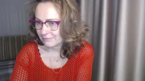 Snapshot of lauraoven1 chatting on January 8, 8:27 am Lauraoven1 online show from January 8, 8:27 am