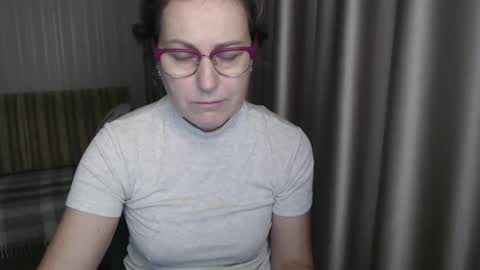 Snapshot of lauraoven1 chatting on January 13, 9:19 am Lauraoven1 online show from January 13, 9:19 am