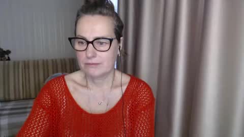Snapshot of lauraoven1 chatting on February 10, 7:26 am Lauraoven1 online show from February 10, 7:26 am