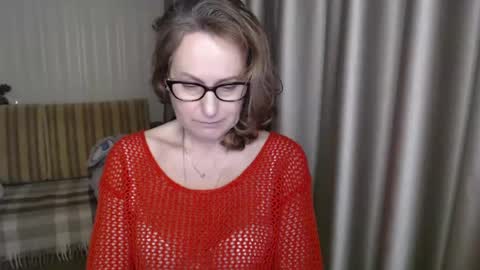 Snapshot of lauraoven1 chatting on February 11, 2:57 pm Lauraoven1 online show from February 11, 2:57 pm