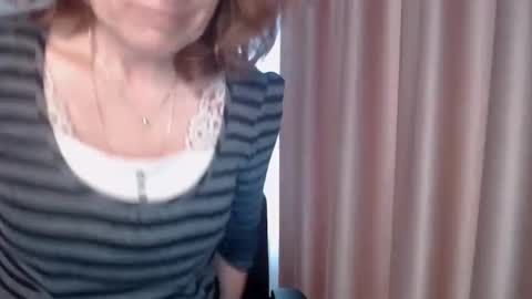 Snapshot of lauraoven1 chatting on February 14, 8:31 am Lauraoven1 online show from February 14, 8:31 am