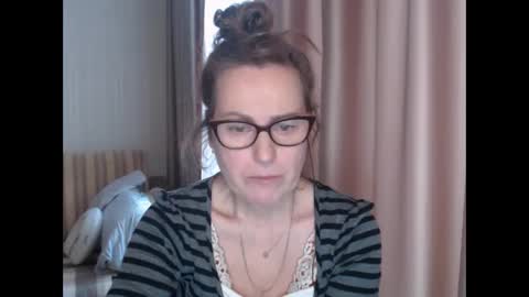 Snapshot of lauraoven1 chatting on February 17, 12:27 pm Lauraoven1 online show from February 17, 12:27 pm