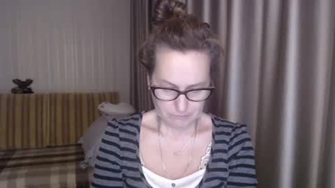 Snapshot of lauraoven1 chatting on February 17, 6:04 pm Lauraoven1 online show from February 17, 6:04 pm
