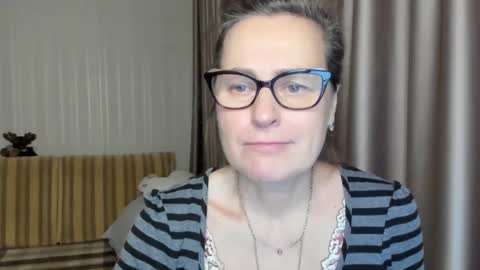 Snapshot of lauraoven1 chatting on February 18, 4:37 pm Lauraoven1 online show from February 18, 4:37 pm