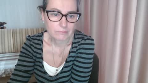 Snapshot of lauraoven1 chatting on February 19, 7:17 am Lauraoven1 online show from February 19, 7:17 am