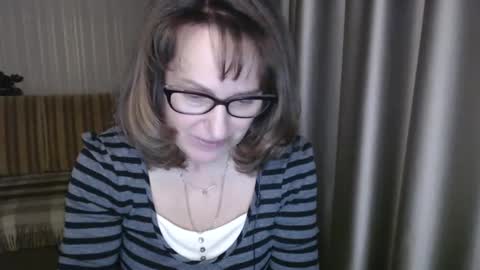 Snapshot of lauraoven1 chatting on February 19, 4:33 pm Lauraoven1 online show from February 19, 4:33 pm