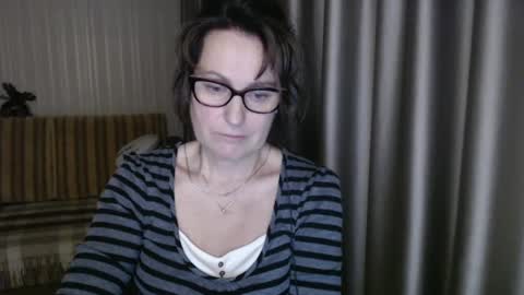 Snapshot of lauraoven1 chatting on February 20, 4:46 pm Lauraoven1 online show from February 20, 4:46 pm