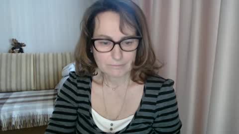 Snapshot of lauraoven1 chatting on February 21, 8:51 am Lauraoven1 online show from February 21, 8:51 am