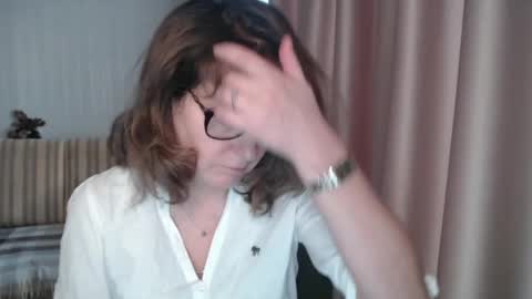 Snapshot of lauraoven1 chatting on February 23, 1:53 pm Lauraoven1 online show from February 23, 1:53 pm