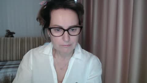 Snapshot of lauraoven1 chatting on February 25, 1:39 pm Lauraoven1 online show from February 25, 1:39 pm