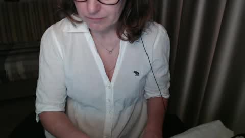 Snapshot of lauraoven1 chatting on March 6, 10:52 am Lauraoven1 online show from March 6, 10:52 am