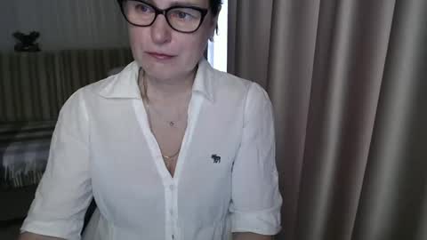 Snapshot of lauraoven1 chatting on March 7, 7:41 am Lauraoven1 online show from March 7, 7:41 am