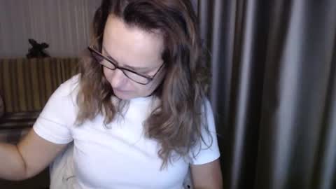 Lauraoven1 online show from October 28, 2:20 pm