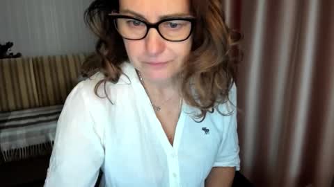 Lauraoven1 online show from December 15, 10:30 am