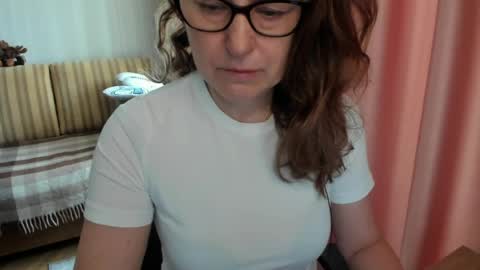 Lauraoven1 online show from March 27, 6:52 am