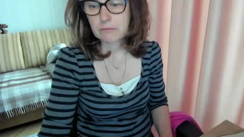 Lauraoven1 online show from May 3, 9:59 am