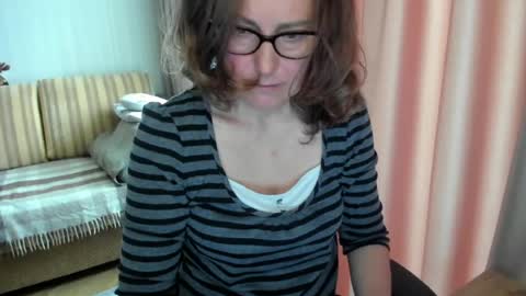 Lauraoven1 online show from May 10, 8:08 am