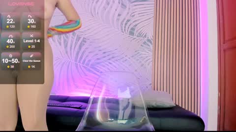 Laura online show from December 10, 2:06 pm