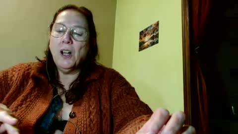 laureanne online show from December 19, 8:44 pm