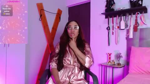 Laura online show from November 1, 8:00 pm