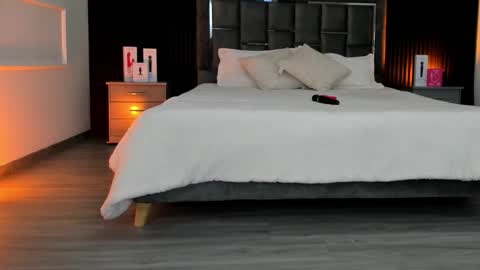 Snapshot of laureenwells chatting on November 25, 7:36 pm Lauren Weels online show from November 25, 7:36 pm