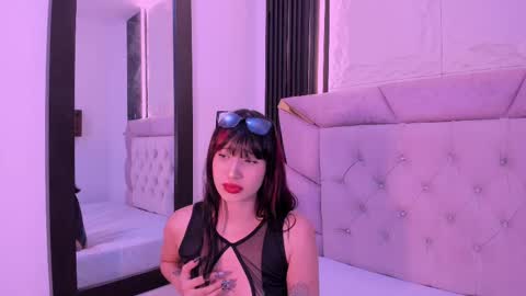 Snapshot of laurem_paulette chatting on September 25, 8:34 pm Laurem online show from September 25, 8:34 pm