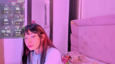 Snapshot of laurem_paulette chatting on October 24, 7:43 pm Laurem online show from October 24, 7:43 pm