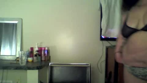 Snapshot of lauren3487 chatting on February 11, 7:57 am Lauren online show from February 11, 7:57 am