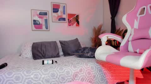 MissLauren online show from December 12, 11:58 pm