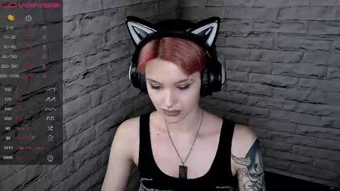 Snapshot of lauren_raquel chatting on June 1, 7:04 pm Eva online show from June 1, 7:04 pm