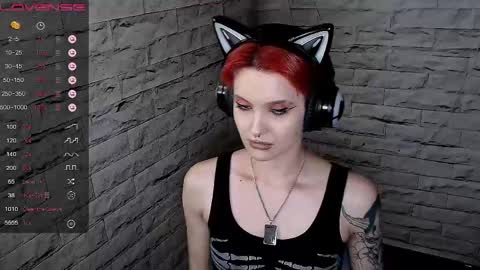 Snapshot of lauren_raquel chatting on June 8, 7:14 pm Eva online show from June 8, 7:14 pm