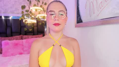Snapshot of laurenblonde22 chatting on December 13, 2:05 pm Lauren Blonde online show from December 13, 2:05 pm