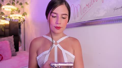 Snapshot of laurenblonde22 chatting on January 27, 2:57 pm Lauren Blonde online show from January 27, 2:57 pm