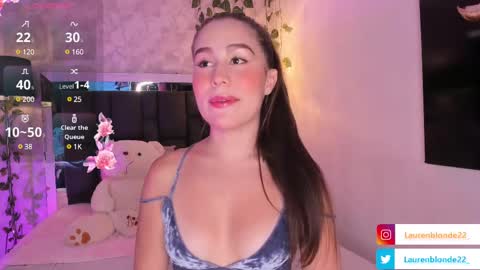 Snapshot of laurenblonde22 chatting on February 22, 8:31 pm Lauren Blonde online show from February 22, 8:31 pm